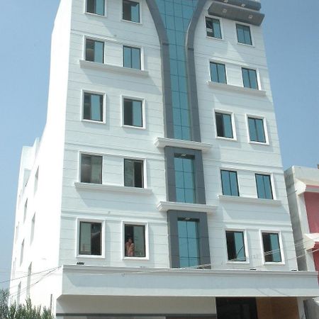 Hotel Mgr Пондичери Екстериор снимка